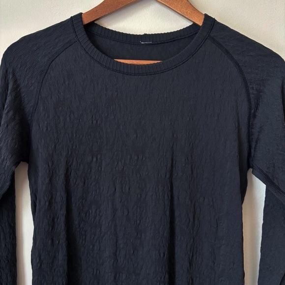 Lululemon Rest Less Pullover Top Sz 4 Black Animal Print - Picture 3 of 9